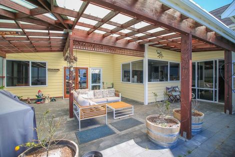 Photo of property in 160 Marine Parade, Bluff, 9814