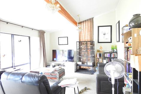 Photo of property in 64 De Quincey Terrace, Highland Park, Auckland, 2010