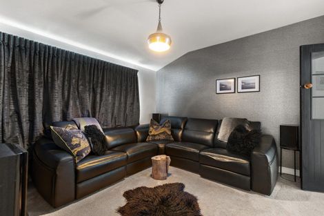 Photo of property in 32 Evergreen Place, Sunshine Bay, Queenstown, 9300