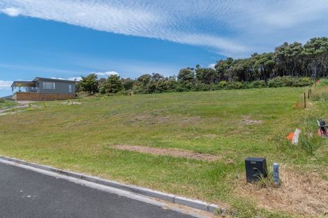 Photo of property in 14 Sunrise Place, Cable Bay, 0420