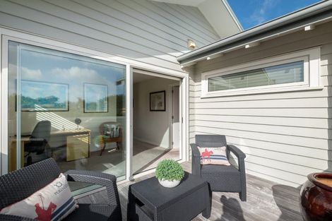 Photo of property in 1/11 Pullum Street, Birkenhead, Auckland, 0626
