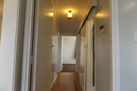 Photo of property in 2/7 Queen Street, Papakura, 2110