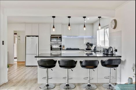 Photo of property in 80 Everglade Drive, Goodwood Heights, Auckland, 2105