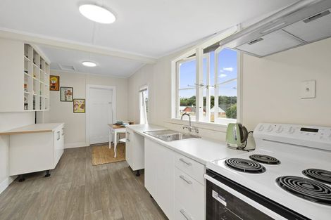 Photo of property in 110a Cook Street, Marfell, New Plymouth, 4310