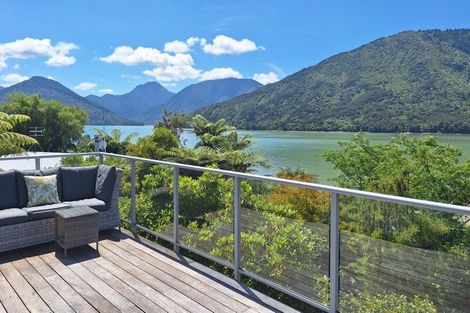 Photo of property in 685 Queen Charlotte Drive, Havelock, Picton, 7281