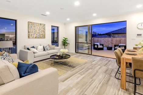 Photo of property in 19 Syd Grant Crescent, Orewa, 0931