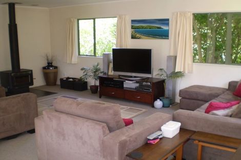 Photo of property in 13 Woodhams Street, Beach Haven, Auckland, 0626