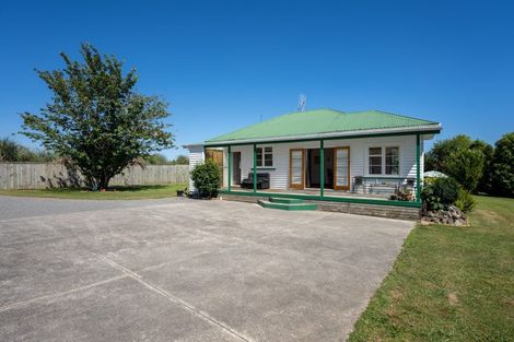 Photo of property in 35 North Manakau Road, Manakau, Levin, 5573