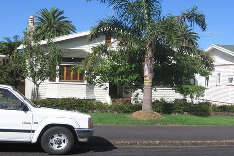 Photo of property in 10 Duders Avenue, Devonport, Auckland, 0624