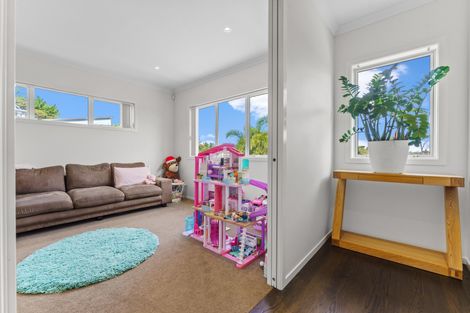 Photo of property in 10a Mackay Drive, Greenhithe, Auckland, 0632