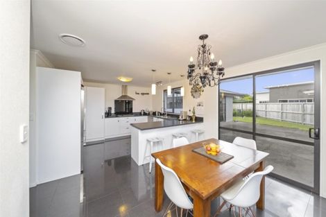 Photo of property in 5 Reremoana Close, Hawera, 4610