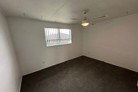 Photo of property in 33 Lincoln Park Avenue, Massey, Auckland, 0614