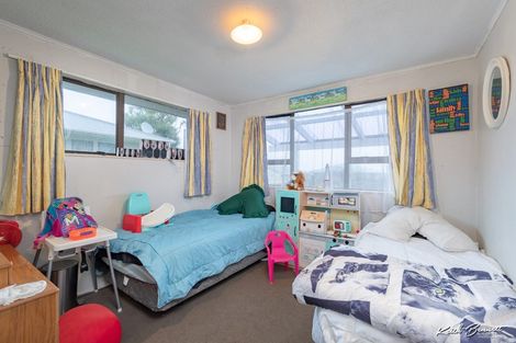 Photo of property in 10 Somerset Place, Cannons Creek, Porirua, 5024