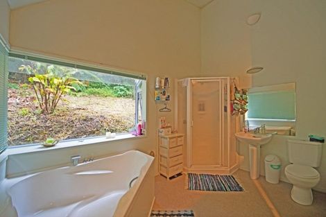 Photo of property in 4 Okoka Road, Omiha, Waiheke Island, 1081