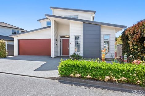 Photo of property in 8d Glen Iris Grove, Woburn, Lower Hutt, 5010