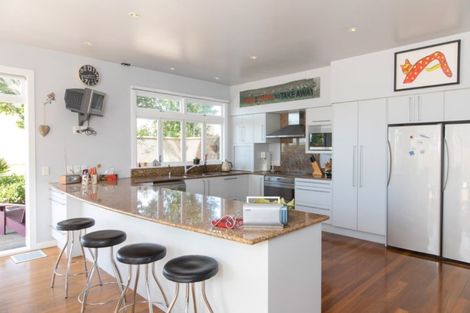 Photo of property in 21 Gladstone Road, Northcote, Auckland, 0627