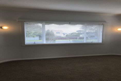 Photo of property in 8 Staveley Avenue, Mount Roskill, Auckland, 1041