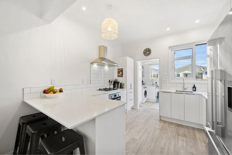 Photo of property in 7 Cruickshank Street, Kilbirnie, Wellington, 6022