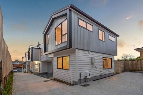 Photo of property in 33d Garadice Road, Rothesay Bay, Auckland, 0630