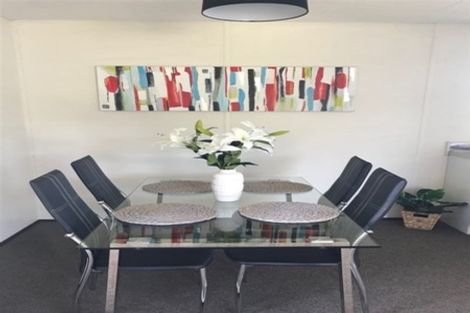 Photo of property in 1/4 Hanson Place, West Harbour, Auckland, 0618