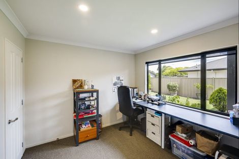 Photo of property in 15 Pania Place, Poraiti, Napier, 4112