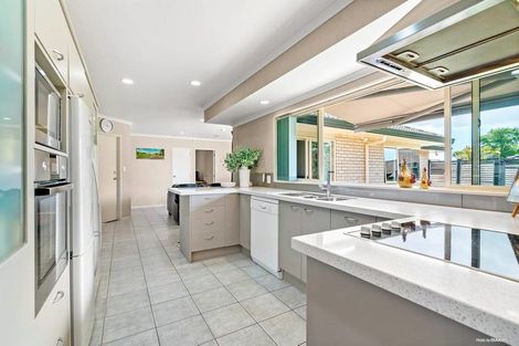 Photo of property in 19 Newinn Crescent, East Tamaki Heights, Auckland, 2016