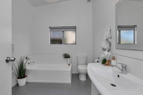 Photo of property in 152d One Tree Point Road, One Tree Point, 0118