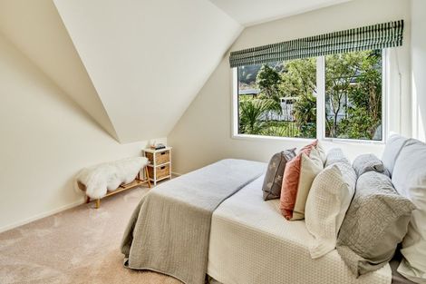 Photo of property in 44 Cheviot Road, Lowry Bay, Lower Hutt, 5013