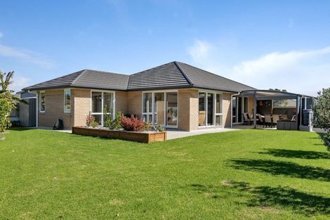 Photo of property in 6 Kamahi Place, One Tree Point, 0118