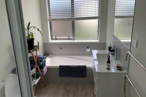 Photo of property in 32 Pakanga Grove, Pyes Pa, Tauranga, 3112