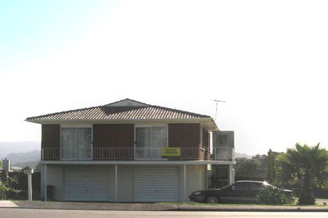 Photo of property in 4210 Great North Road, Glendene, Auckland, 0602