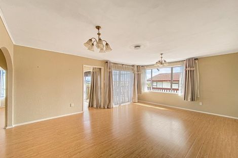 Photo of property in 28 Lewisham Street, Highland Park, Auckland, 2010