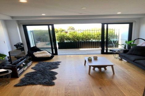 Photo of property in Frank Sargeson Apts, 5/74g Anzac Street, Takapuna, Auckland, 0622