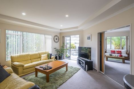 Photo of property in 43 Quadrant Heights, Paraparaumu, 5032