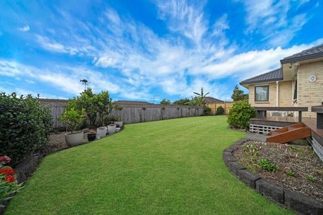 Photo of property in 15 Summerland Drive, Henderson, Auckland, 0612