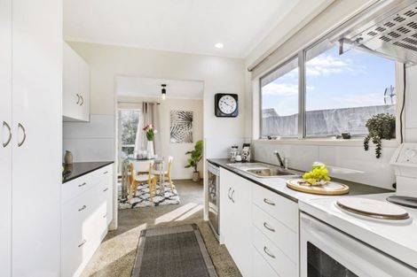 Photo of property in 21 Calthorp Close, Favona, Auckland, 2024