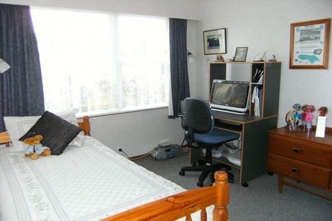 Photo of property in 55 Queenwood Road, Levin, 5510