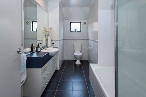 Photo of property in 2/27 Kellaway Drive, East Tamaki, Auckland, 2013