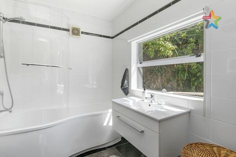 Photo of property in 80 Korokoro Road, Korokoro, Lower Hutt, 5012