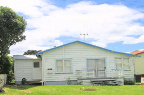 Photo of property in 4 Ocean View Road, Waihi Beach, 3611