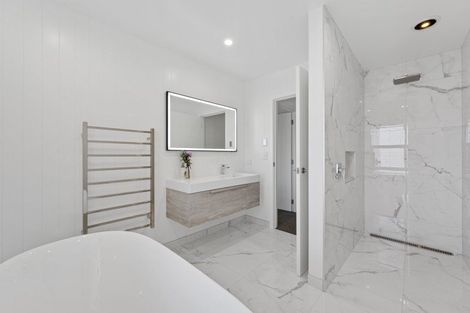 Photo of property in 12 Kahikatea Drive, Kinloch, Taupo, 3377