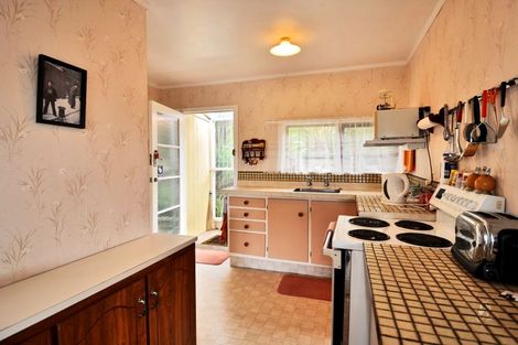 Photo of property in 11 Hillside Crescent, Leigh, 0985