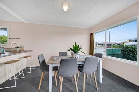 Photo of property in 43 Nevada Drive, Merrilands, New Plymouth, 4312