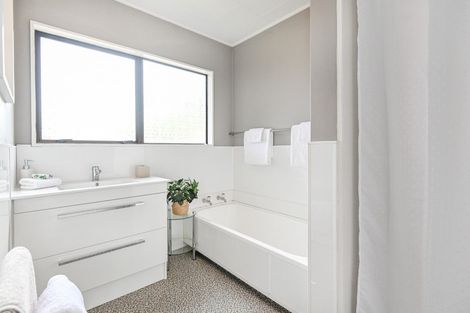 Photo of property in 2/205 Mayfair Avenue, Mayfair, Hastings, 4122