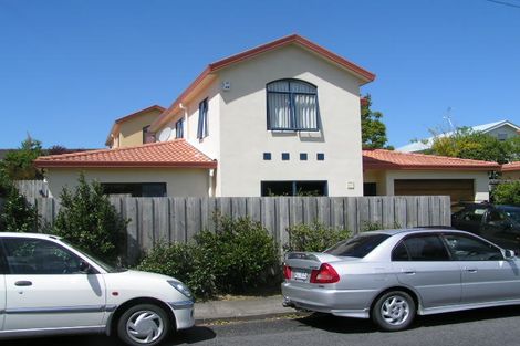 Photo of property in 2/2 Valley Road, Northcote, Auckland, 0626