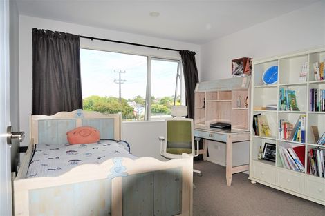Photo of property in 27 Waterloo Road, Milford, Auckland, 0620