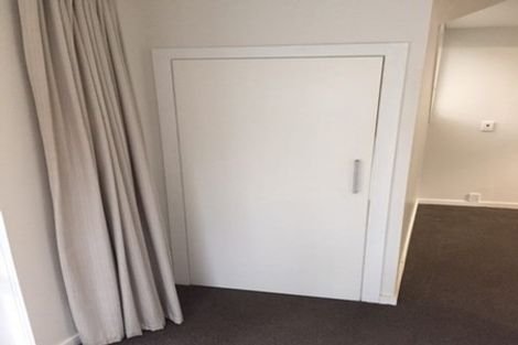 Photo of property in 17 Howard Road, Northcote, Auckland, 0627