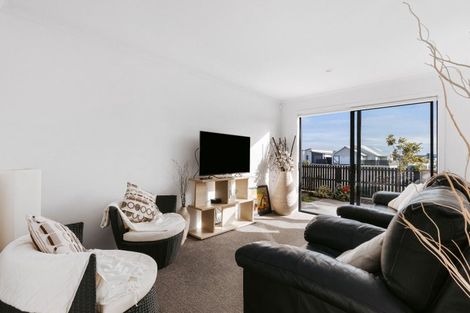 Photo of property in 20 Atutahi Lane, Papamoa, 3118