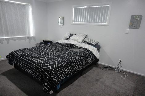 Photo of property in 18 Jamaica Place, Blockhouse Bay, Auckland, 0600