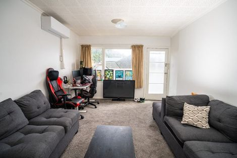 Photo of property in 87 Queens Drive, Lyall Bay, Wellington, 6022